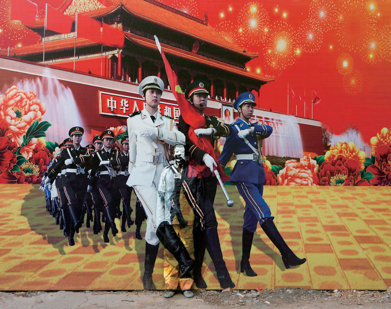 liu-bolin-art-hi-res-hide-in-the-city-china-camouflage-painting-21
