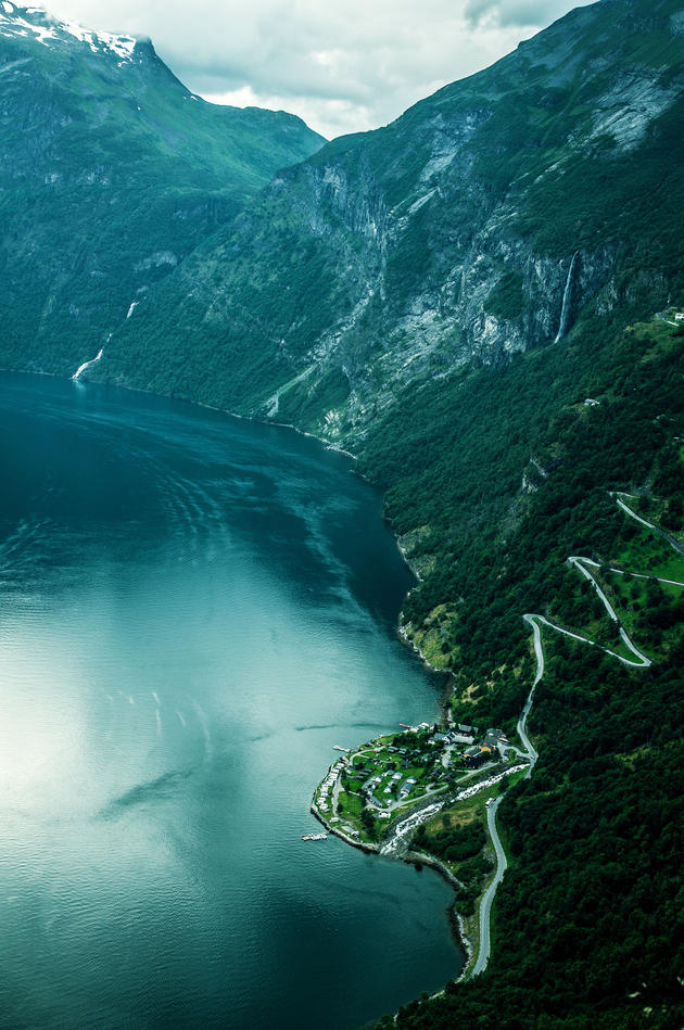Geiranger fjord and Eagle Road, Norway. Photo by xiaoran.fr.