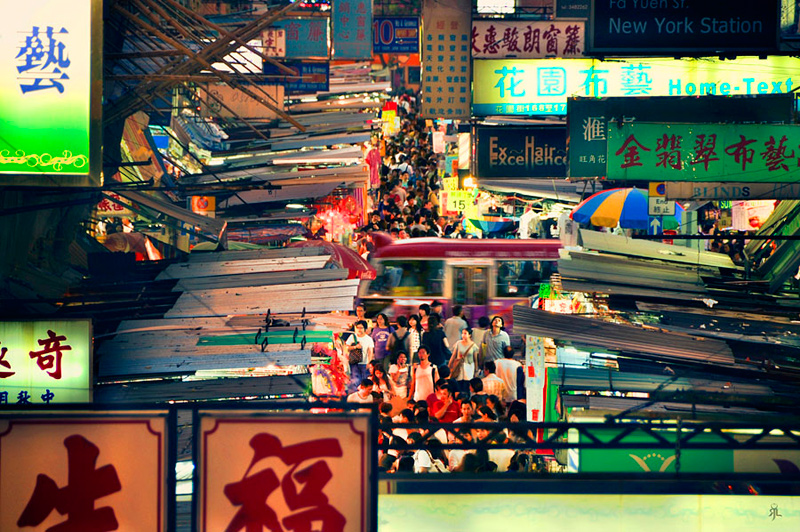 hongkong-crowdedmarket