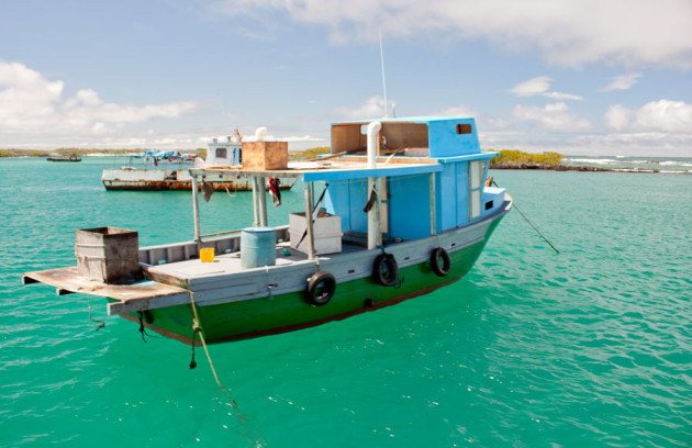 isabela-island-floating-boat-630x408