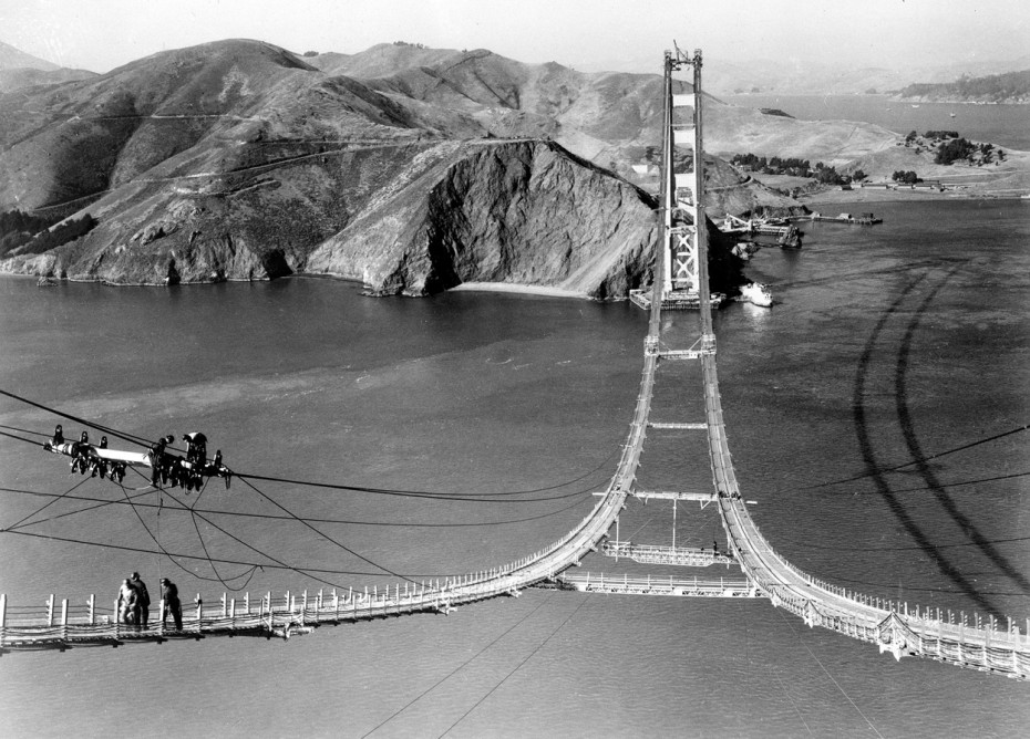 06Workers-complete-the-catwalks-for-the-Golden-Gate-Bridge-hundreds-of-feet-above-the-strait-below-prior-to-spinning-the-bridge-cables-during-construction-on-October-25-1935-930x668