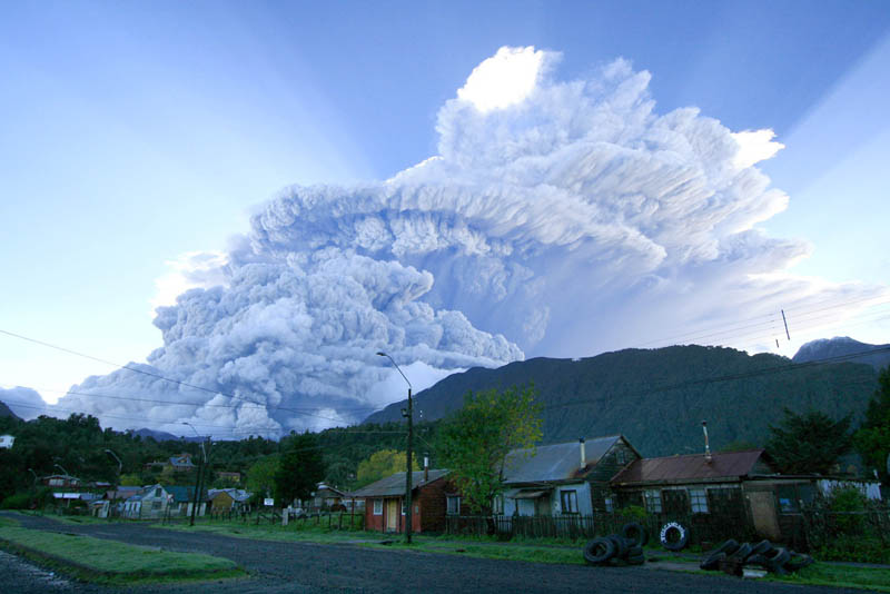 2chaiten-volcano-eruption-chile-2008