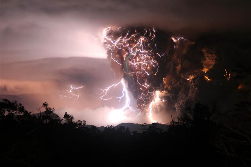chaiten-volcanic-storms-eruption-lightning