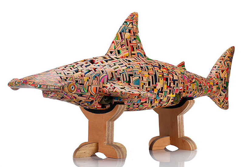 shark-sculpture-made-from-old-skateboard-decks-haroshi_3