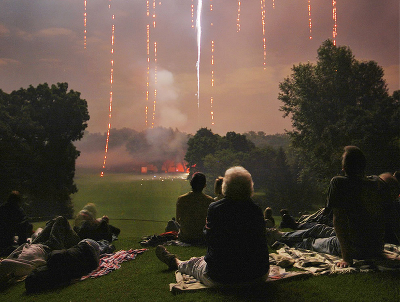 Americans-enjoying-Americas-Birthday-and-fireworks