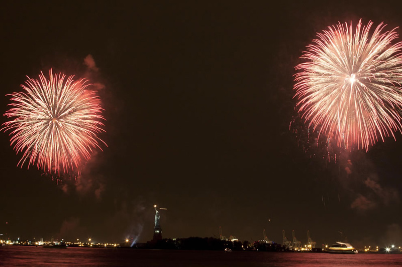 Fireworks-display-over-Statue-of-Liberty