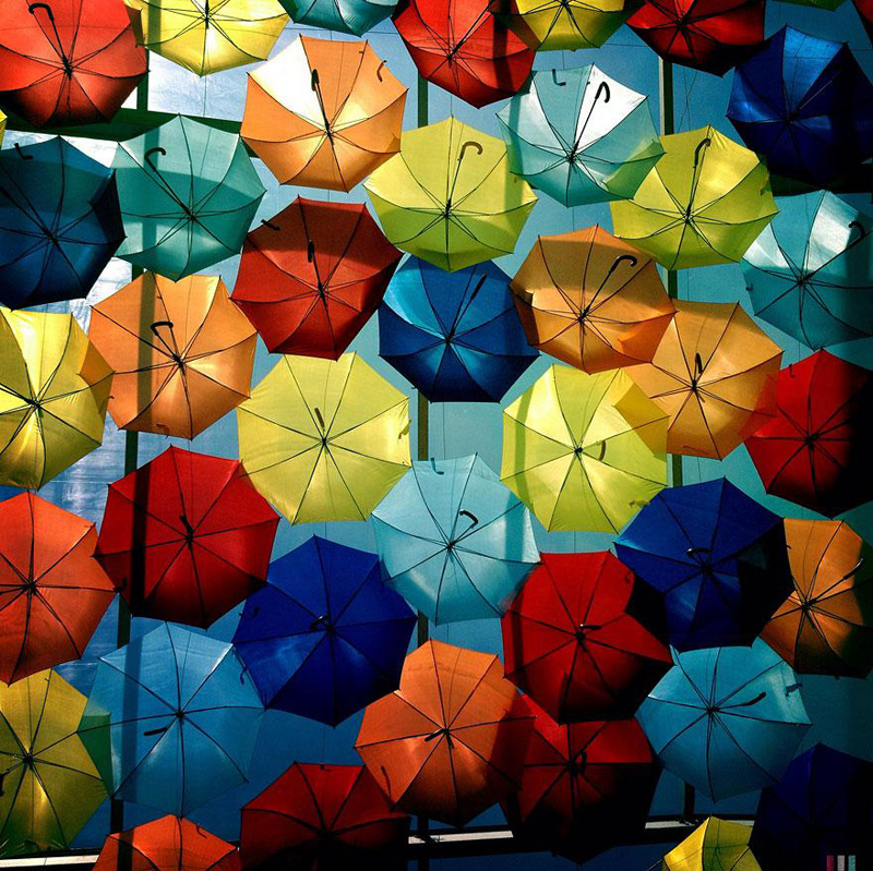 floating-umbrellas-agueda-portugal-2013-6