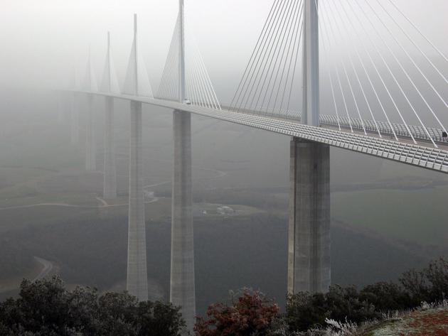 tallest_bridge_in_the_world_millau_viaduct_france3