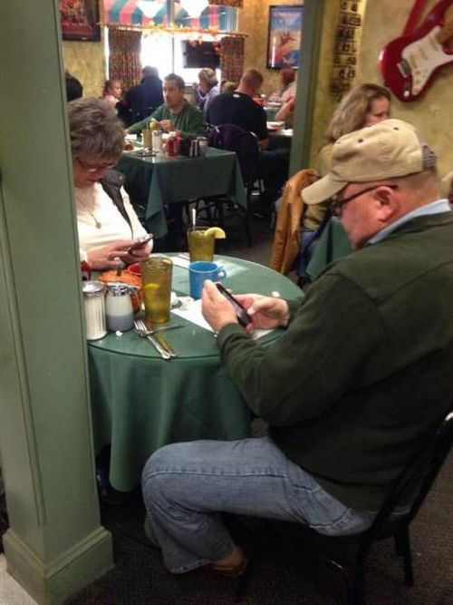 proof-that-young-people-arent-the-only-ones-addicted-to-technology-5