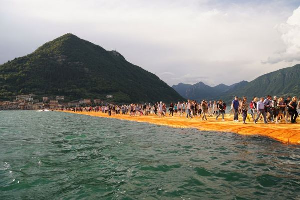 christo-and-jeanne-claude-floating-piers-lake-iseo-italy-23