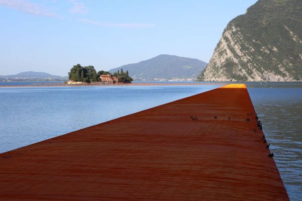 christo-and-jeanne-claude-floating-piers-lake-iseo-italy-2