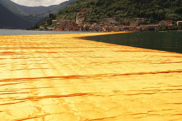 christo-and-jeanne-claude-floating-piers-lake-iseo-italy-15