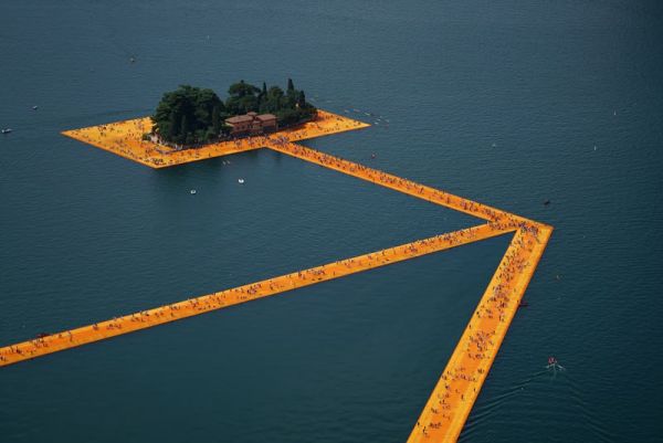 christo-and-jeanne-claude-floating-piers-lake-iseo-italy-6