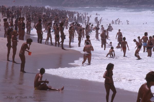 the Daily Life at the Rio Beaches in the late 1970s (11)