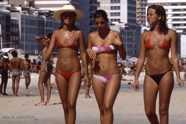 the Daily Life at the Rio Beaches in the late 1970s (17)