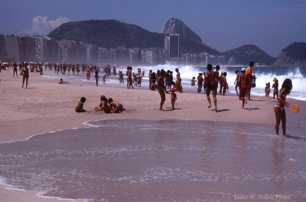 the Daily Life at the Rio Beaches in the late 1970s (20)