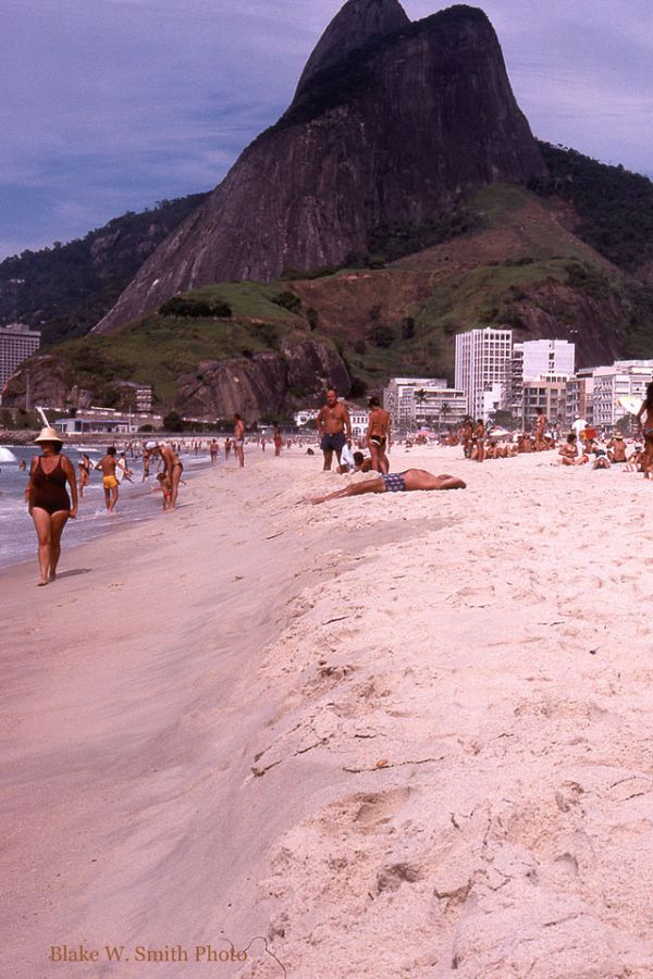 the Daily Life at the Rio Beaches in the late 1970s (21)