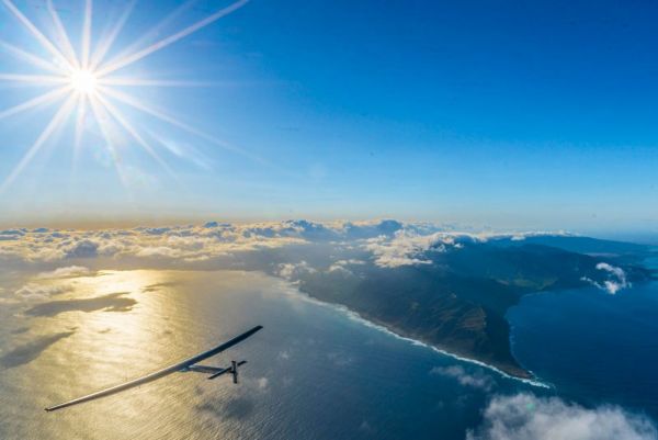 solar-impulse-plane-circumnavigates-globe-without-single-drop-of-fuel-13