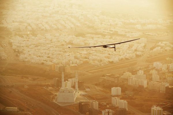 solar-impulse-plane-circumnavigates-globe-without-single-drop-of-fuel-8