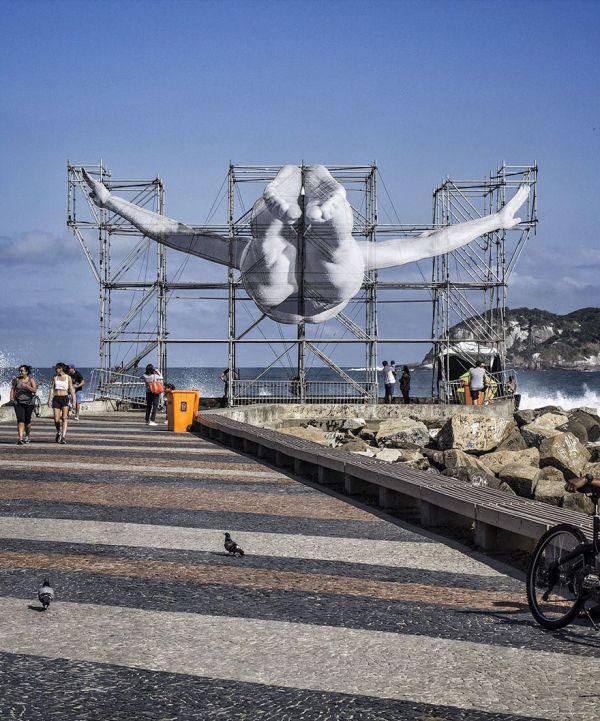 giant-athlete-art-installation-olympics-rio-de-janeiro-jr-7