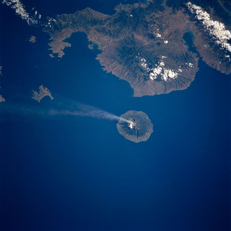 api-volcano-from-space-aerial-nasa