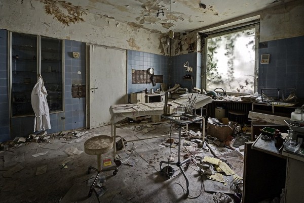 doctors-abandoned-mansion-7