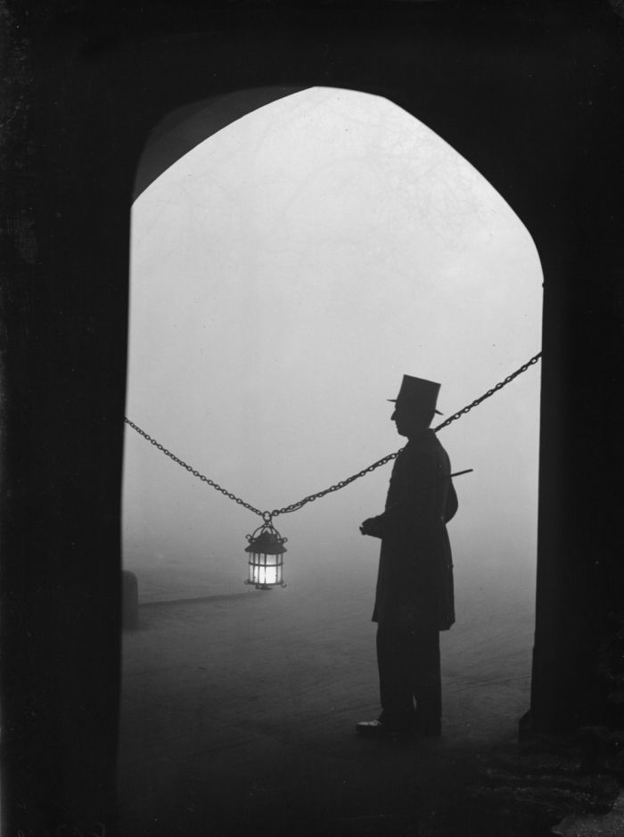 haunting_photos_of_the_london_fog_14