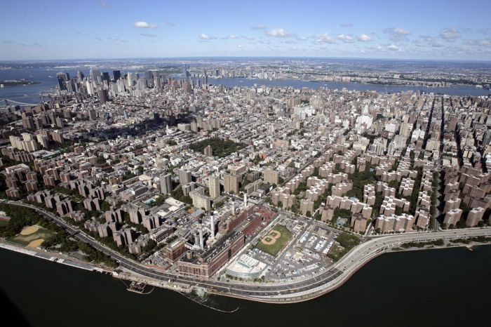Aerial view of Manhattan looking south-w