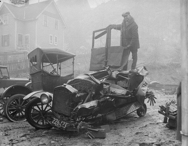 vintage-car-accidents-161