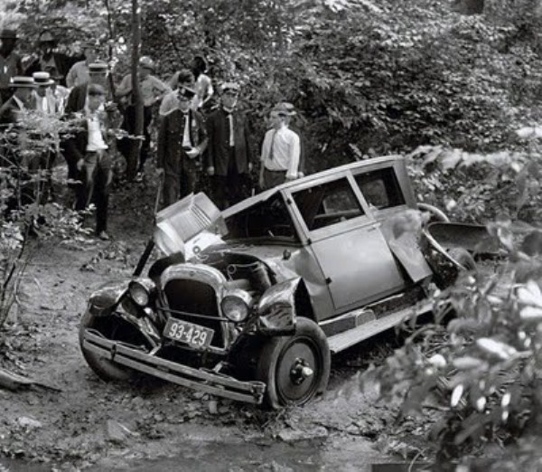 vintage-car-accidents-35_renamed_29651