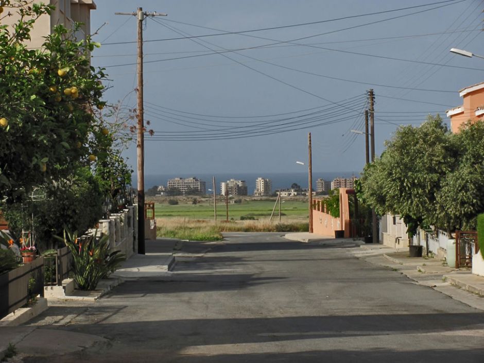 An-abandoned-world-behind-the-end-of-the-street-2012-Varosha