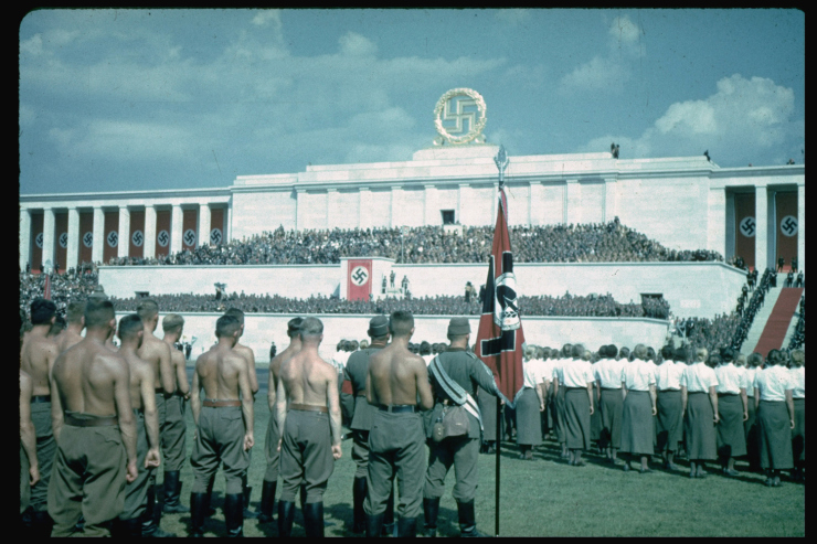 Color Photos of Hitler Among the Crowds (14 pictures) | Memolition